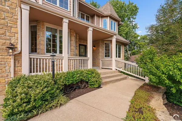 5204 Fox Chase DR, Lawrence, KS 66049