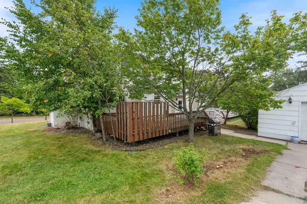 2337 E 8th St, Duluth, MN 55803