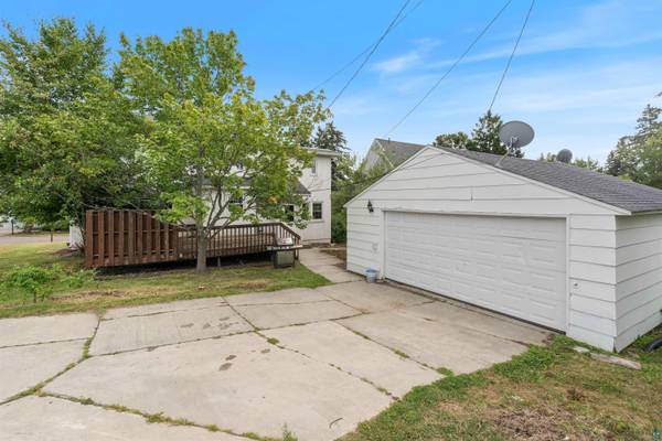 2337 E 8th St, Duluth, MN 55803