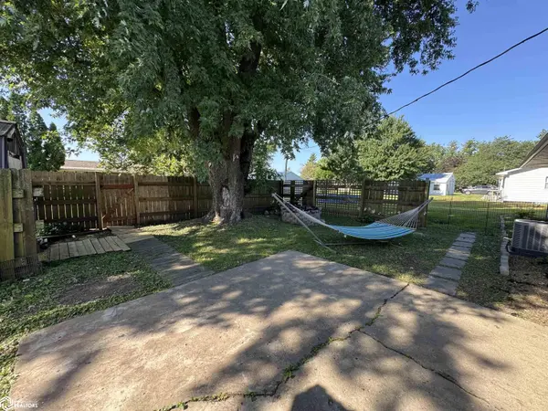 806 W North ST, Moravia, IA 52571