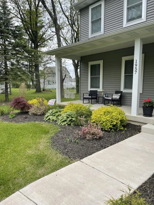 1957 Hickory DR, Hobart, IN 46342