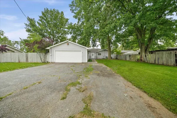 26 S Fish Lake ST, Valparaiso, IN 46385