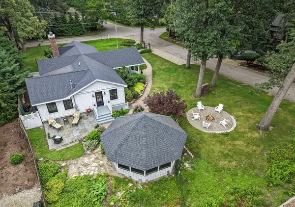 3749 Michiana DR, Michiana Shores, IN 46360