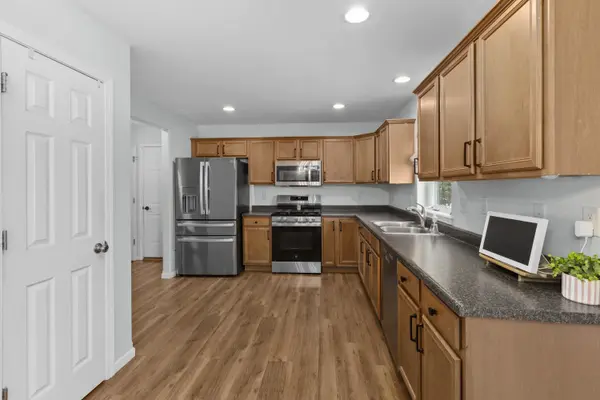 518 Carrington LN, Valparaiso, IN 46385