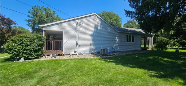 925 S Mayflower RD, La Porte, IN 46350