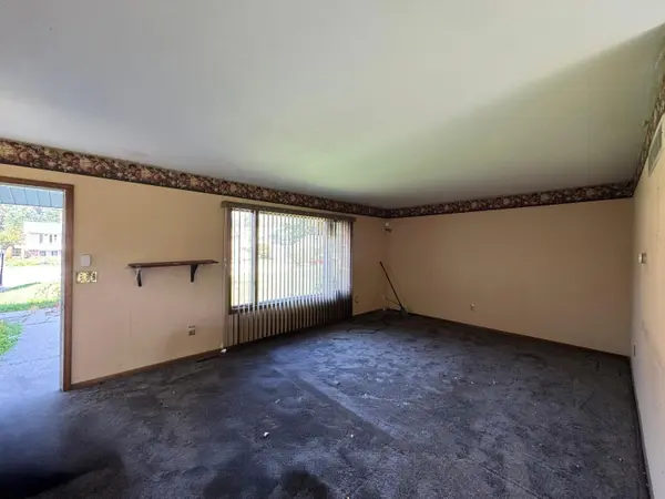 6281 Chase ST, Merrillville, IN 46410