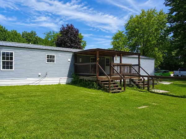 8215 S U.s. 421, San Pierre, IN 46374