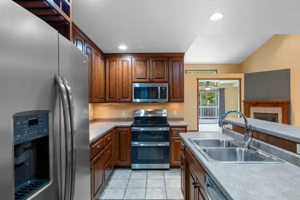 1243 PRAIRIE FALCON TRL, Green Bay, WI 54313-7177