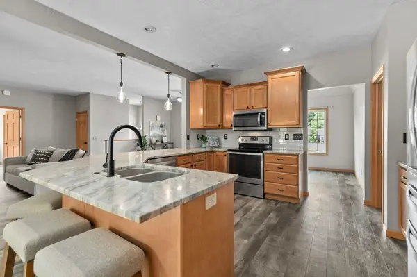 214 BROOKWOOD DR, Hortonville, WI 54944