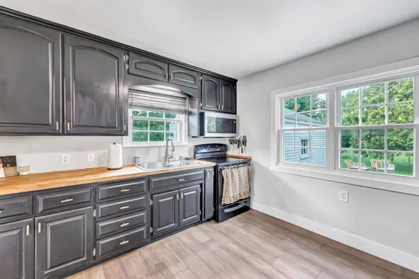 1216 9TH ST, Green Bay, WI 54304-3202