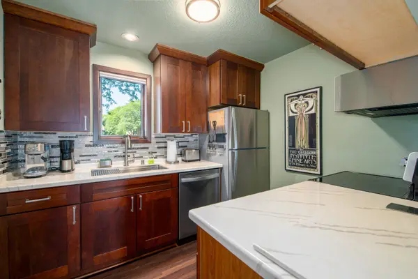 264 N CAMPBELL RD #A, Oshkosh, WI 54902-3492