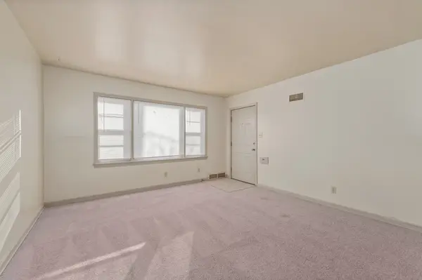 6124 E Harry St, Wichita, KS 67218