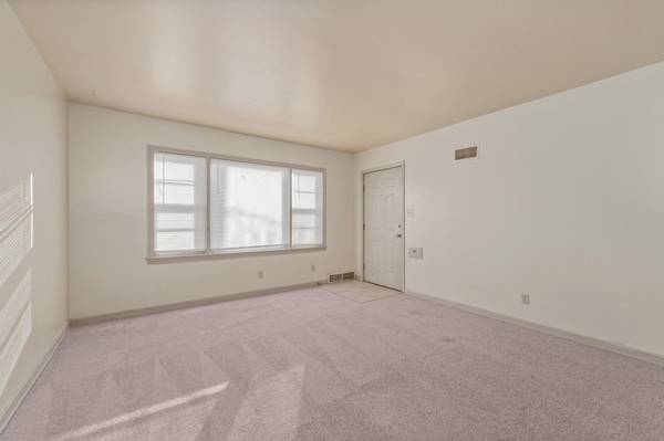 6124 E Harry St, Wichita, KS 67218