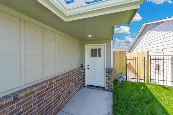 2885 S Cedar Crest Ct, Wichita, KS 67215