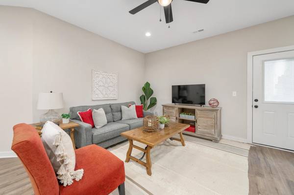 2865 S Cedar Crest Ct, Wichita, KS 67215