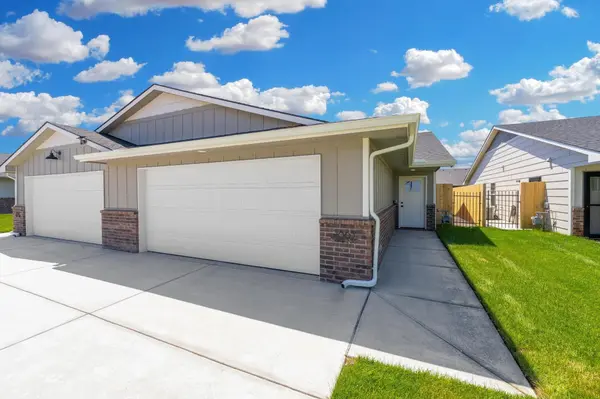 2865 S Cedar Crest Ct, Wichita, KS 67215