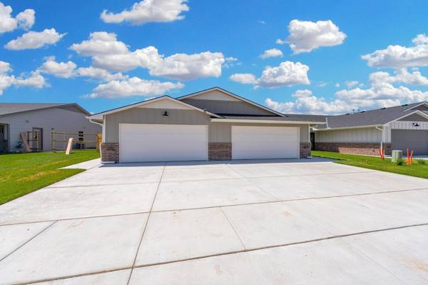 2865 S Cedar Crest Ct, Wichita, KS 67215
