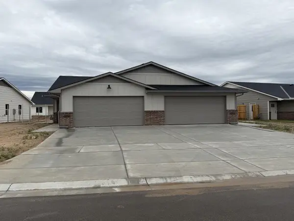 2869 S Cedar Crest Ct, Wichita, KS 67215