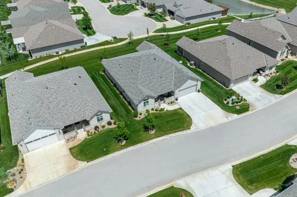 3673 N Lakeway Ct, Wichita, KS 67205