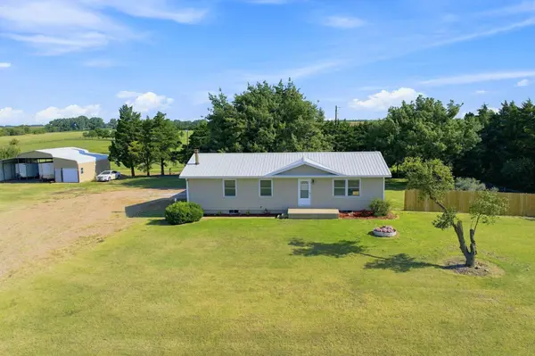 30220 W 39th St S, Garden Plain, KS 67025