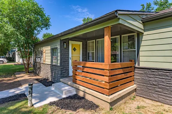 1858 S Volutsia Ave, Wichita, KS 67211-4733