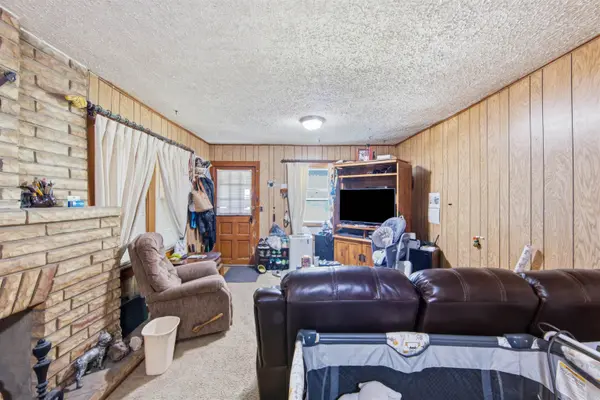 1925 W Mccormick, Wichita, KS 67213