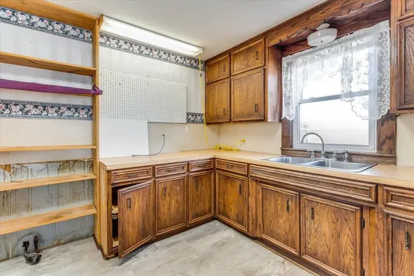 16911 S Woodberry, Mount Hope, KS 67108