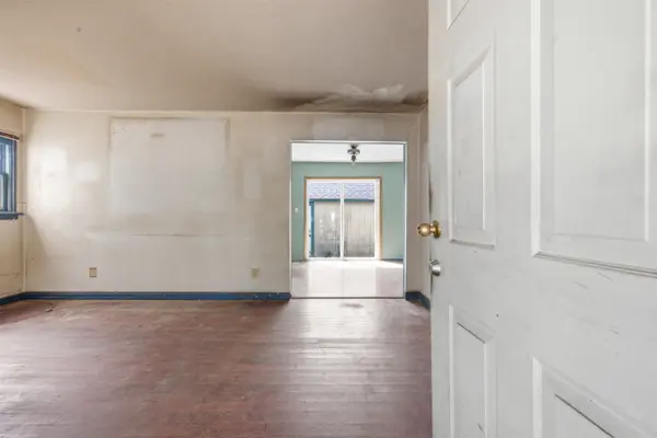 1301 N Dellrose, Wichita, KS 67208