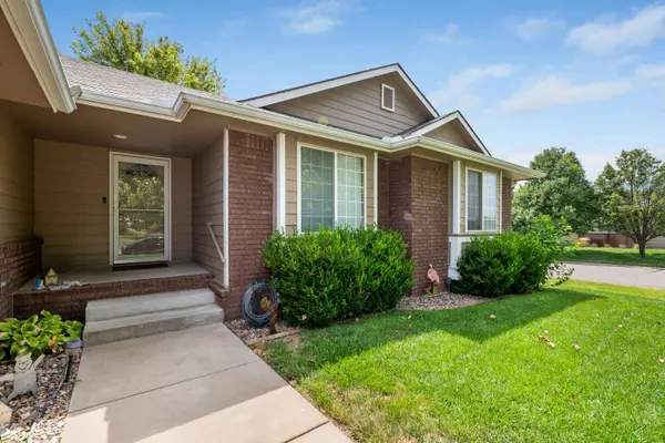 3542 N Lake Ridge Ct, Wichita, KS 67205