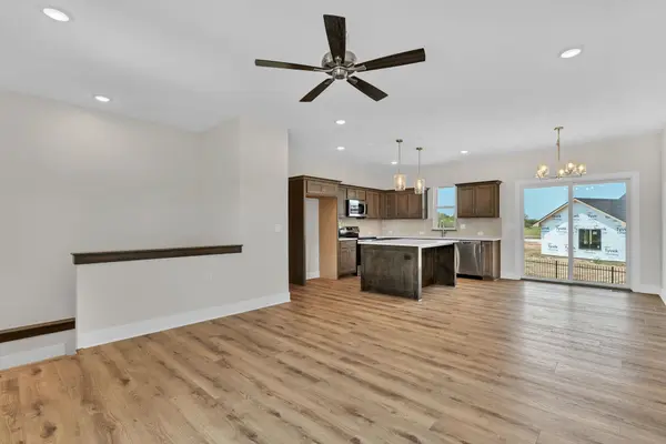 5039 N Highland St, Bel Aire, KS 67220