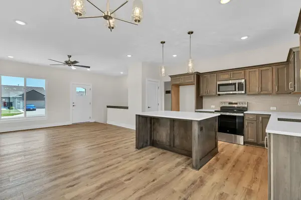 5039 N Highland St, Bel Aire, KS 67220