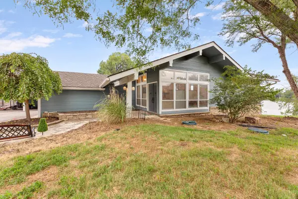 23 S Lakeview Dr, Goddard, KS 67052