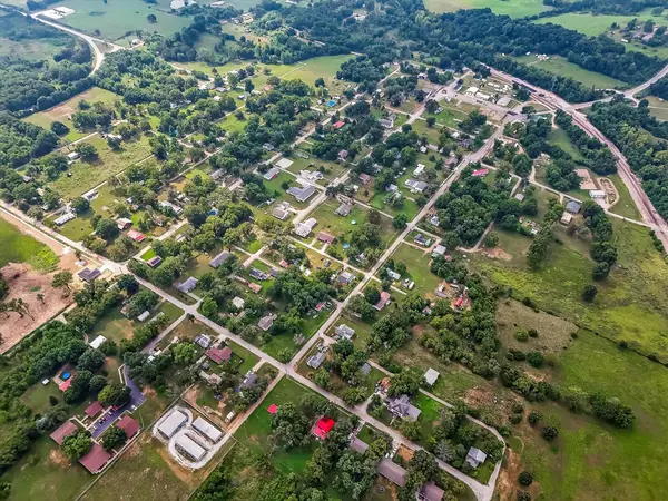 102 W Commercial ST, Everton, MO 65646