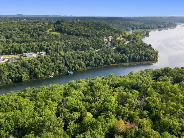 000 Peaceful DR, Branson, MO 65616
