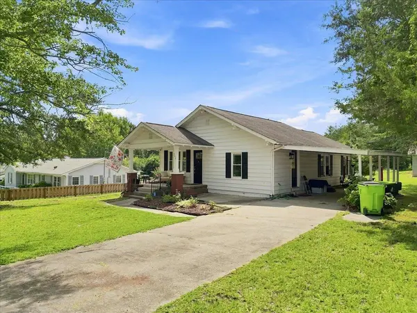 102 Edgewood AVE, Landrum, SC 29356