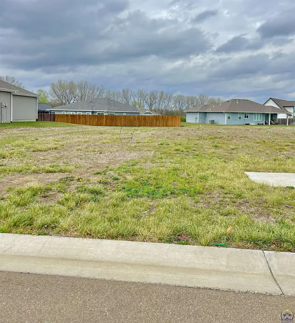 7636 SW 24th TER, Topeka, KS 66614