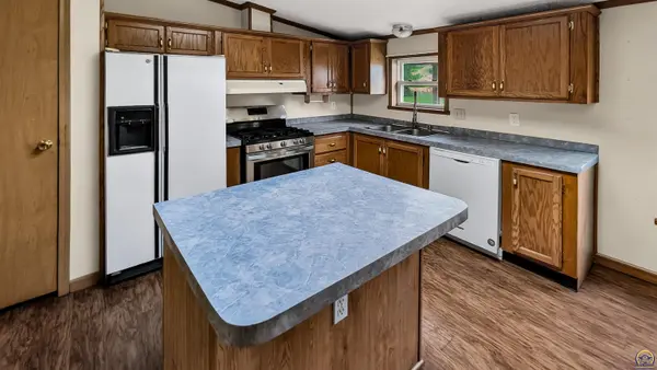 1602 Emmer Rd, Hartford, KS 66854