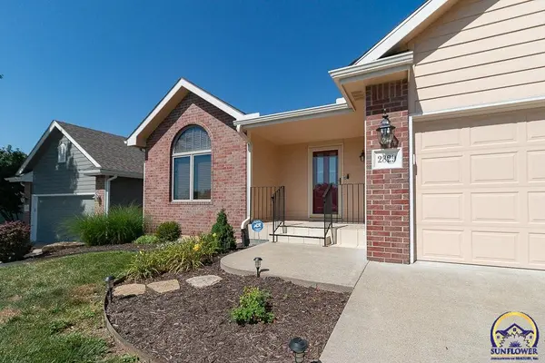 2829 SW Blue Stem DR, Topeka, KS 66614