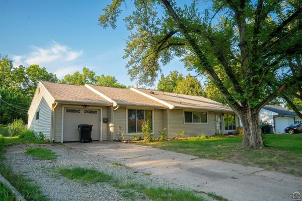 4008 SW 28th ST, Topeka, KS 66614
