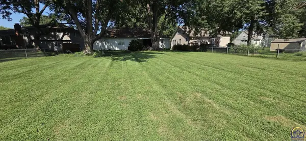 8507 W 98th St, Overland Park, KS 66212