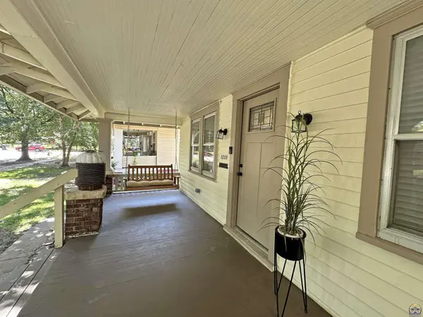 1235 SW Boswell AVE, Topeka, KS 66604