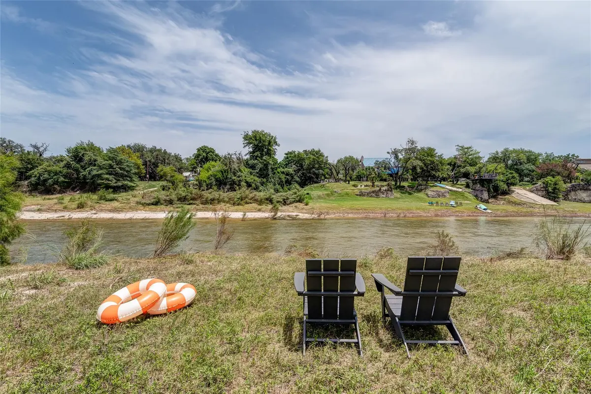 1424 Lakeshore DR N, Bandera, TX 78003