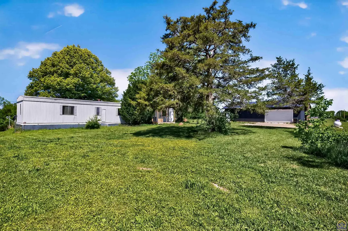 7641 SE Croco RD, Berryton, KS 66409