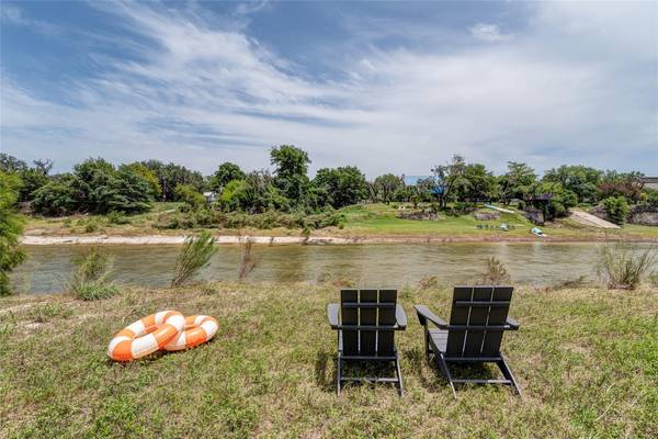 1424 Lakeshore DR N, Bandera, TX 78003