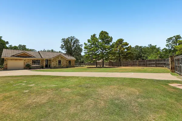 126 King ST, Bastrop, TX 78602