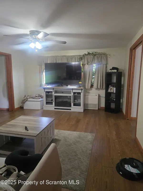 1211 Main ST, Dickson City, PA 18519