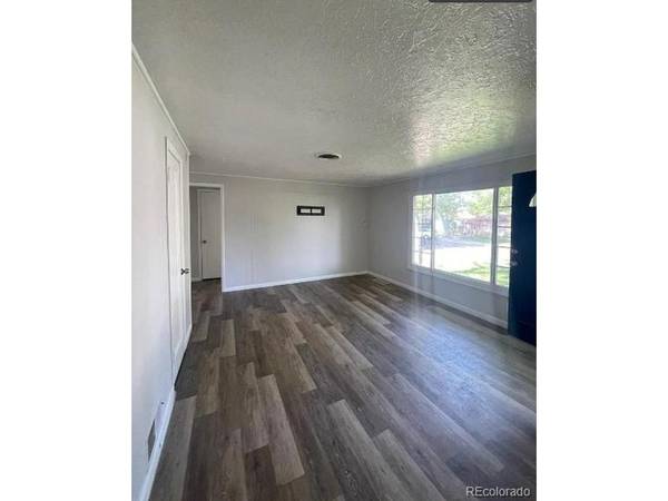 832 Elmira, Aurora, CO 80010