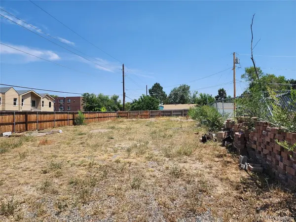 1392 Akron, Aurora, CO 80010