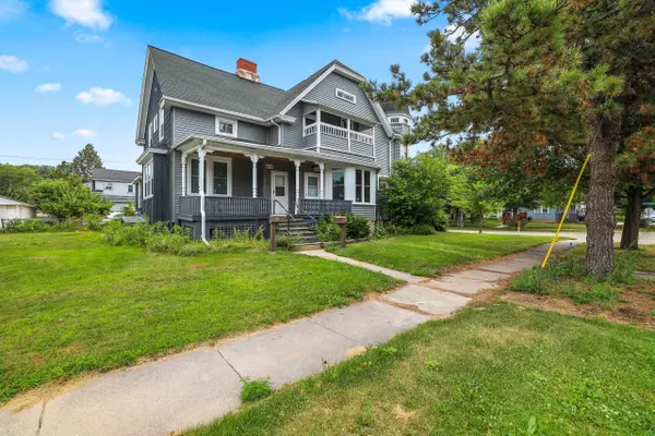 803 N BROADWAY, Green Bay, WI 54303