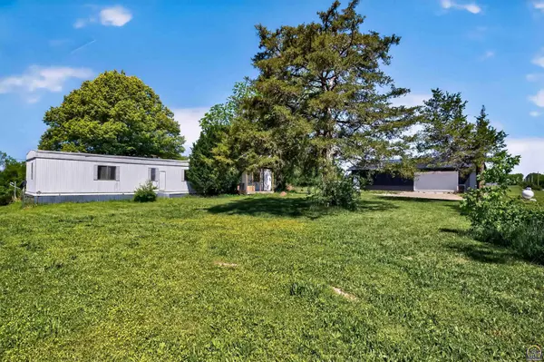 7641 SE Croco RD, Berryton, KS 66409